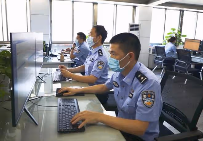 1998年兒子被毆打致死,父親出家2年還俗,在仇人家門口引爆炸彈