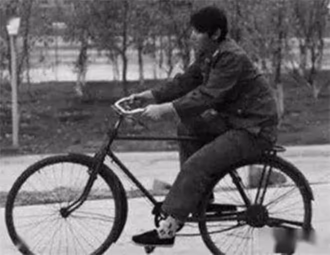 1998年兒子被毆打致死,父親出家2年還俗,在仇人家門口引爆炸彈