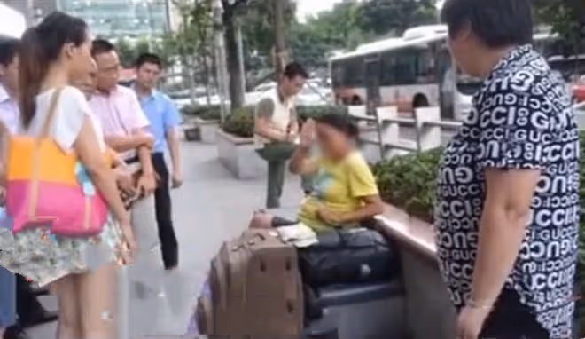 2013年，重慶女博士流落街頭，身懷六甲且精神失常，她經歷了什麼