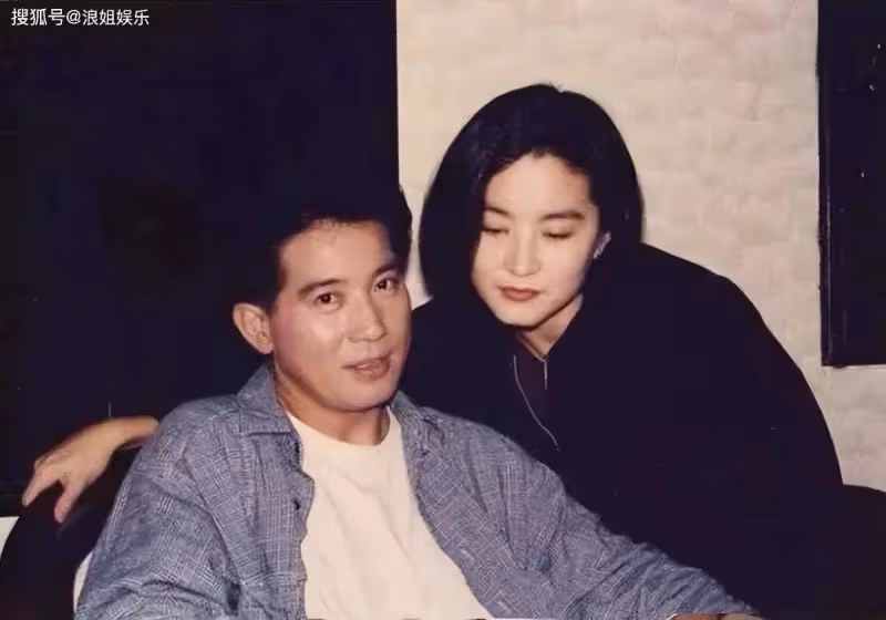 76歲秦漢久居台北多年!鬍子花白身材硬朗,家中擺滿林青霞舊照