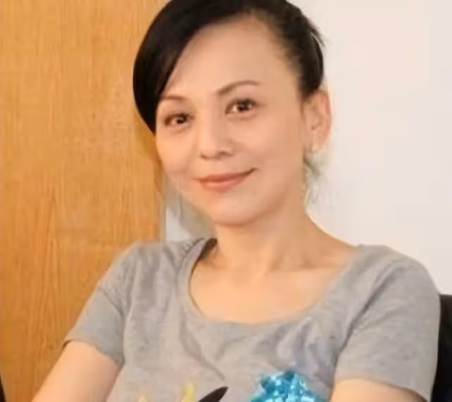 王琳機場偶遇楊皓宇,順口叫了一聲盛向前,楊皓宇的反應讓人笑翻