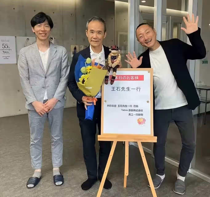 王石夫婦參觀日企引非議,大讚環保、質檢程序,評論區卻罵聲一片