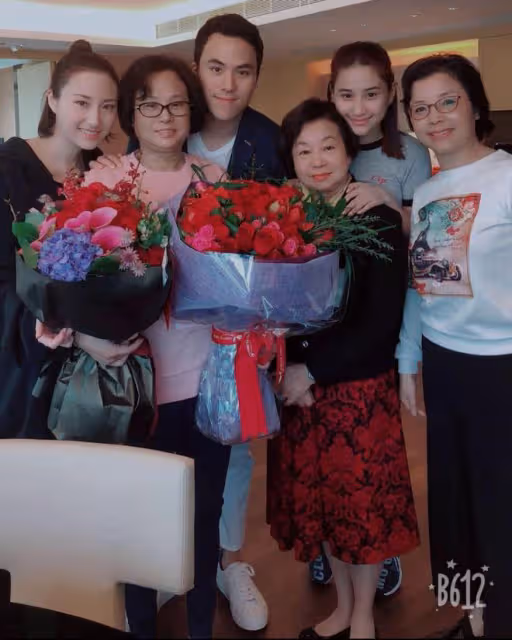 何超雲和未婚夫同游歐洲,一起為結婚地選址,曬全家幸福照