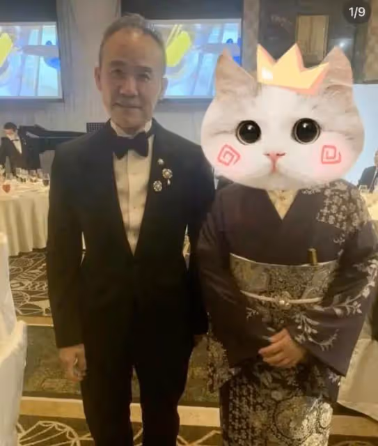 72歲王石參觀日本企業,白髮蒼蒼法令紋搶鏡,穿破洞襪子好節儉