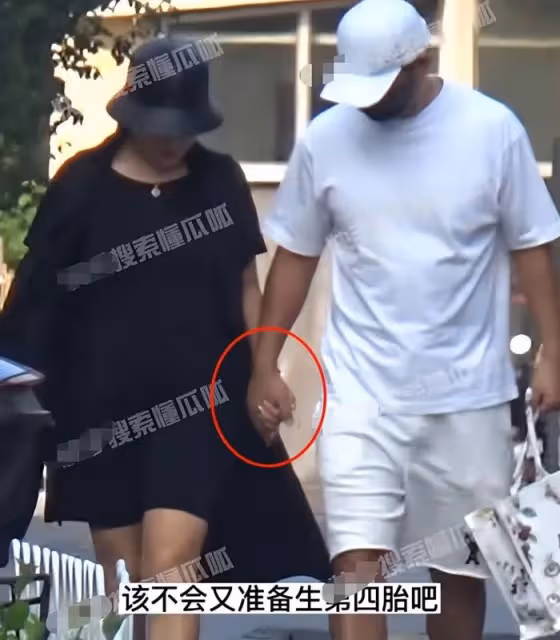 趙文卓與老婆牽手出遊超甜蜜 張丹露小腹微隆明顯