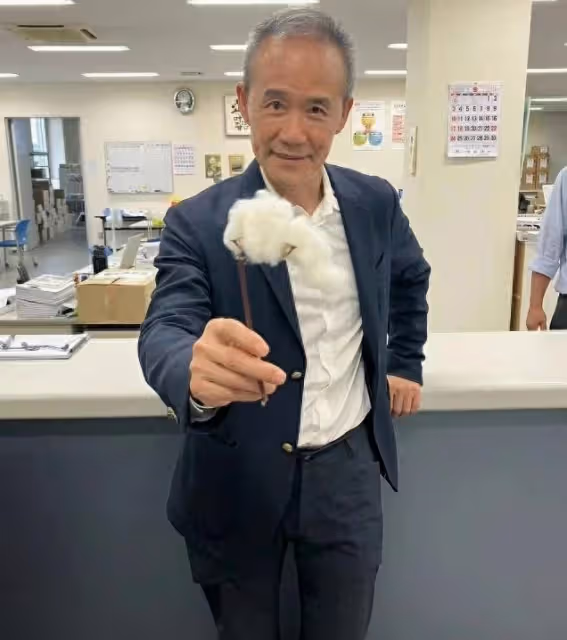 72歲王石現身日企,和年銷10億襪子品牌談合作,襪子搶鏡太尷尬!