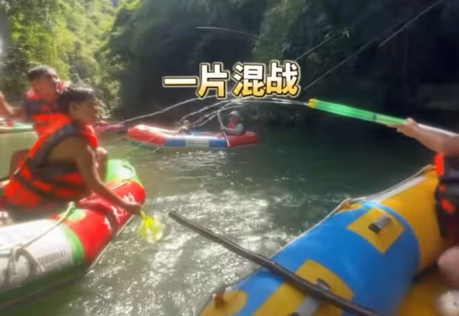 何潔一家五口出遊,兒子陽光帥氣女兒漂亮軟萌,三個娃都像媽媽