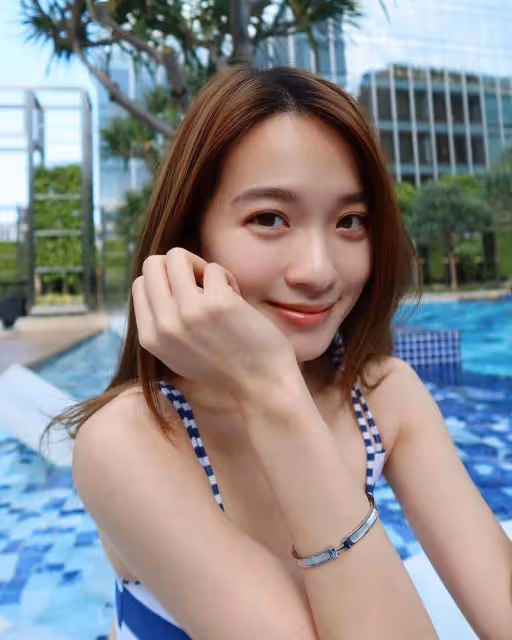 大露美背搶眼！34歲TVB力捧女星曬完美側顏！