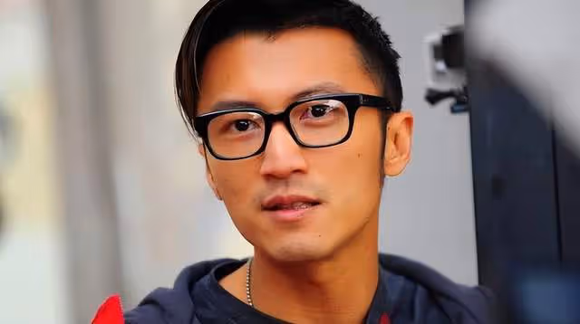 謝霆鋒調侃周杰倫:開演唱會肯定很賺錢吧?周杰倫的回應讓人笑翻
