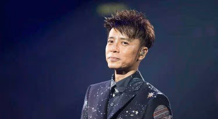 李克勤最無助時，「試探著」向劉德華借錢，5個字卻讓他記一輩子