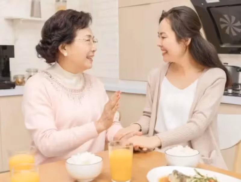 被兒子接去看孫子，卻被親家處處嫌棄，我：我在自己家，你才是客