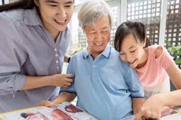 雙女戶的我擔心老無所依,把兩個女兒嫁在本村,如今姐妹形同陌路