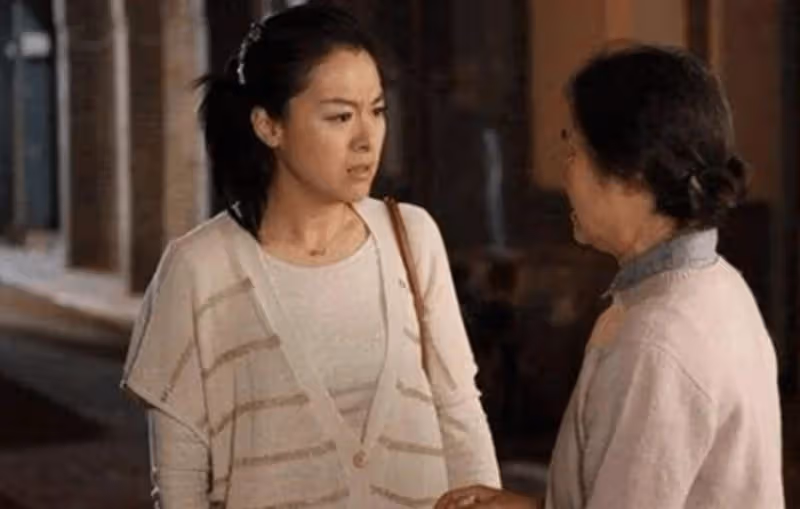 雙女戶的我擔心老無所依,把兩個女兒嫁在本村,如今姐妹形同陌路