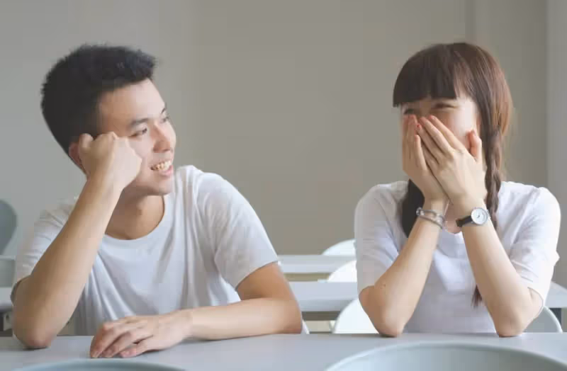 雙女戶的我擔心老無所依,把兩個女兒嫁在本村,如今姐妹形同陌路