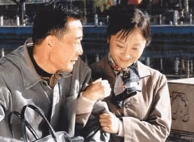 她用10年捧紅男子,男子卻轉身娶了秦海璐,如今揚眉吐氣成製片人