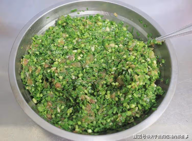 調韭菜餡時,萬不可放2味料,10個人做8個放,難怪餃子不香不好吃