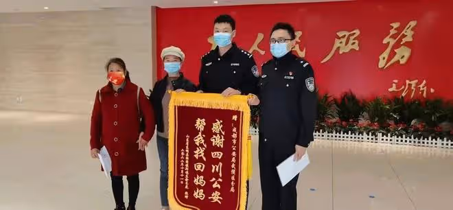 回顧四川女子被拐山東,生下女兒逃走,女兒長大後騎行10年尋母