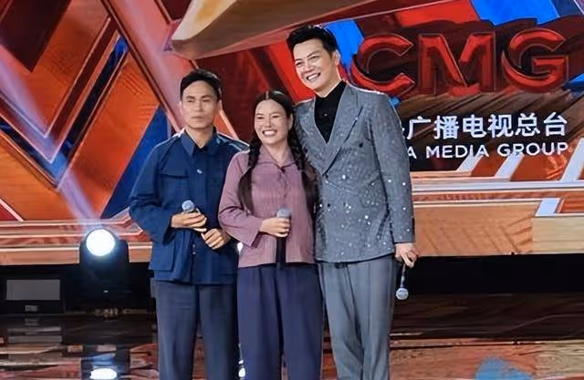 農民夫妻因自創魔性舞蹈走紅,成鄉村致富的帶頭人,完美實現逆襲