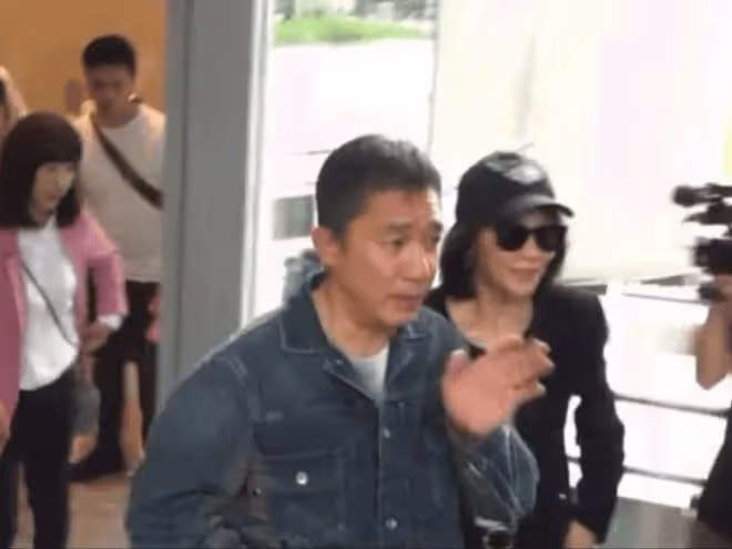 劉嘉玲:一個不經意的舉動,卻意外曝光了和梁朝偉的真實相處現狀
