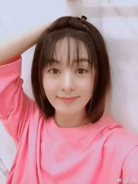 肚子這麼大了還不官宣，趙麗穎當網友瞎嗎？不會又要劈叉打臉吧？