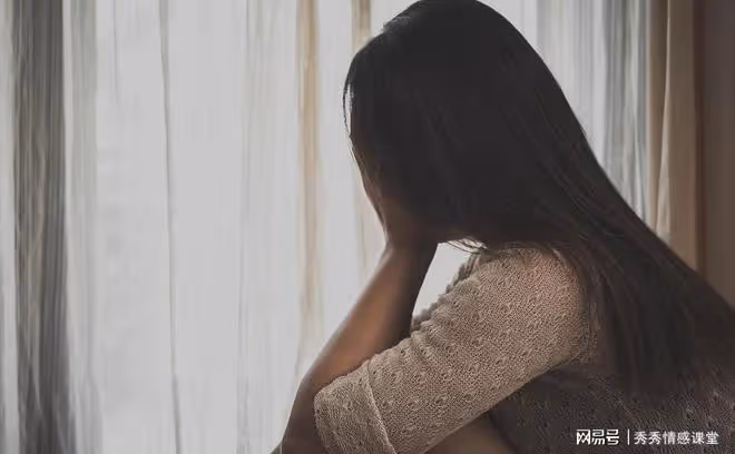 故事：老公死後我跟公公同在屋檐下，閒言碎語不斷，我一怒賣了房