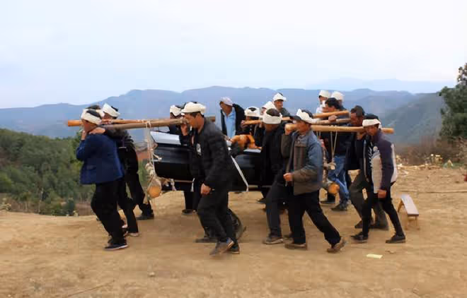 2017年，廣東一男子突然失蹤，竟是被買走替代別人，灌醉後被火化