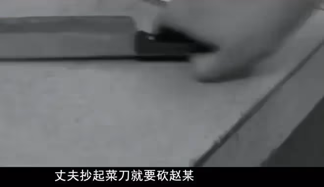 丈夫被連捅20刀，老婆卻和兇手戴綠帽解釋稱他坐牢後沒女人