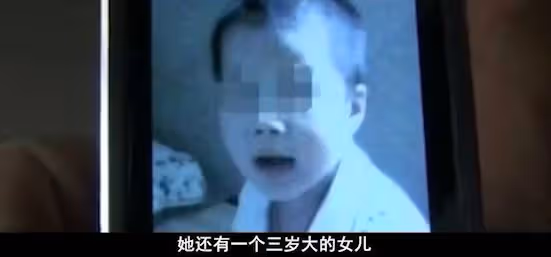 丈夫被連捅20刀，老婆卻和兇手戴綠帽解釋稱他坐牢後沒女人