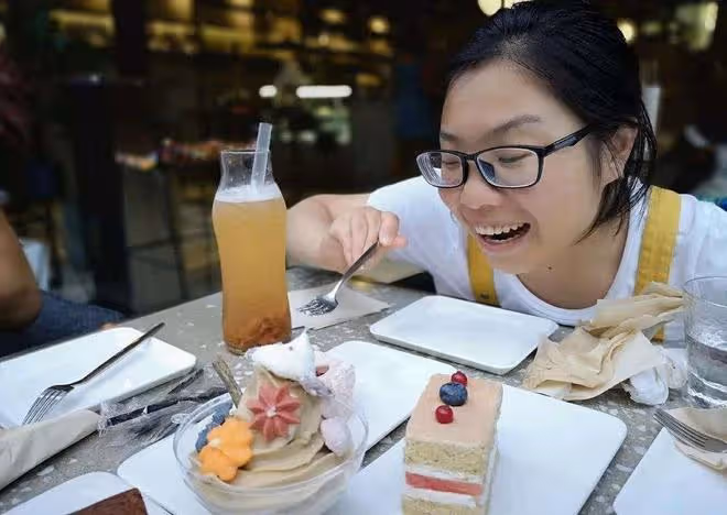 回顧:15年小伙不顧家人反對與企鵝病女友窮游全國,游出愛心路線