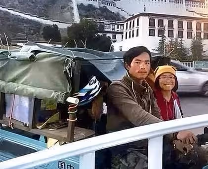 回顧:15年小伙不顧家人反對與企鵝病女友窮游全國,游出愛心路線