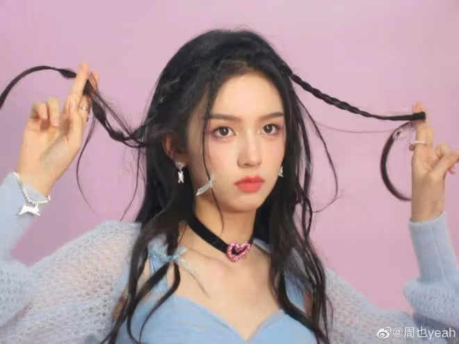 扎馬步拍照，玄彬是懂孫藝珍美貌的！