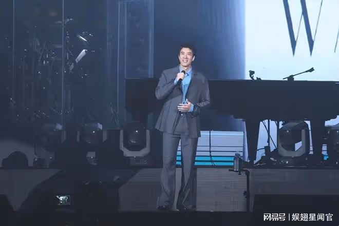 王力宏正式復出,面相大變像換了個人,五體投地跪拜粉絲