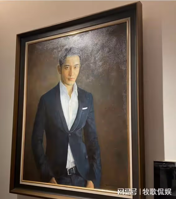 黃曉明上海豪宅內景曝光,牆壁掛自畫像好自戀,髮際線像假髮套