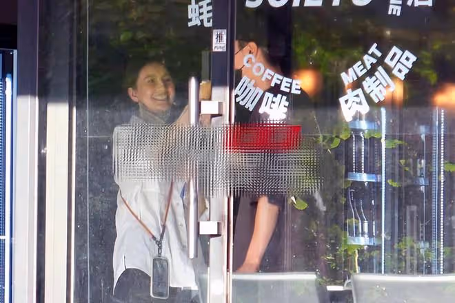 趙又廷推嬰兒車接女兒放學,4歲Rhea在內地讀書,被贊神似高圓圓