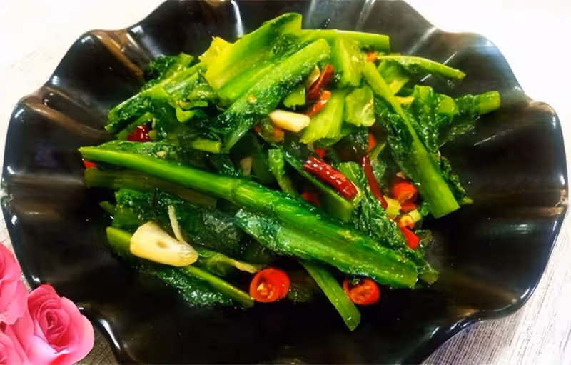 萵筍葉別再扔了,這樣做開胃菜,清脆爽口不苦澀,好吃下飯又減脂