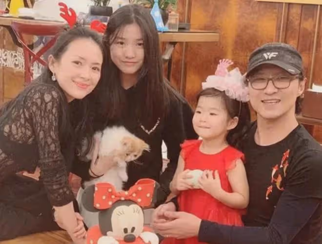 力破離婚傳聞!章子怡汪峰帶孩子外出吃飯,一家人其樂融融感情好
