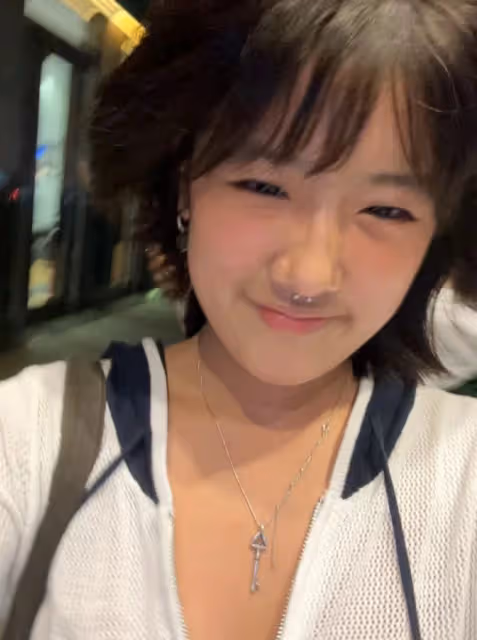 賈靜雯18歲女兒再秀性感穿搭,內衣外穿大方自信,盡顯成熟美