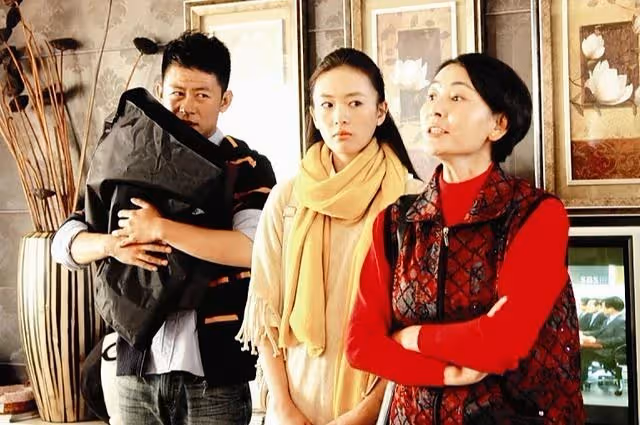 我報警了！因婆婆從我的婚房出來，20萬彩禮不翼而飛，她拒不承認