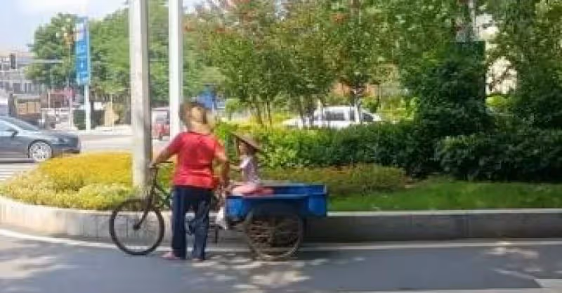 在女婿家養老8年,老家拆遷兒子來接,我:別想拿到一分錢!