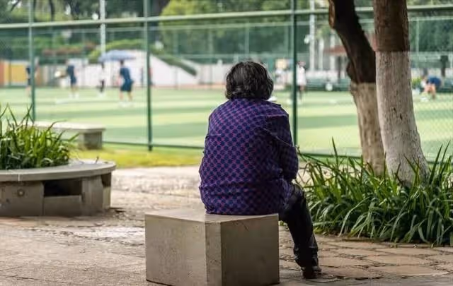 在女婿家養老8年，老家拆遷兒子來接，我：別想拿到一分錢！