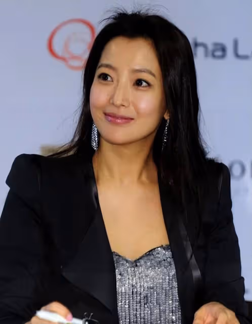 被成龍包房夜擒8小時後慘遭拋棄，她對著監視器，邊哭邊脫光衣服