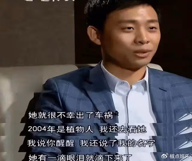 娛樂圈「最丑」影帝,娶二婚大6歲妻子,結婚17年寵妻如寶