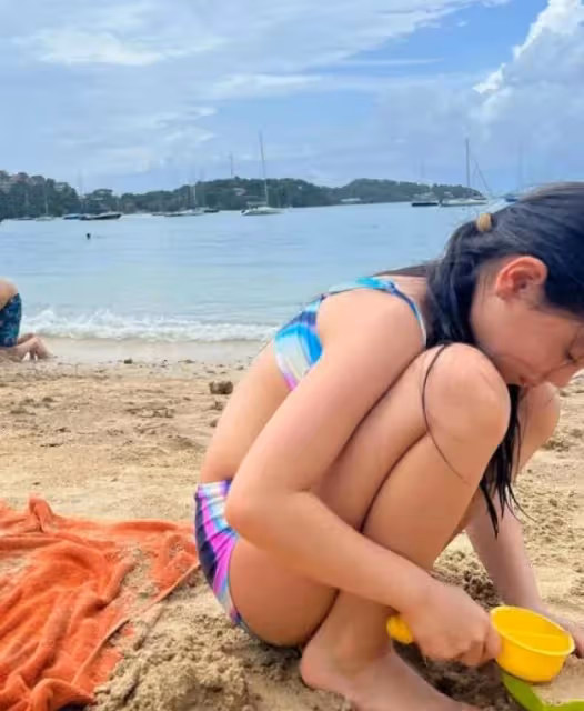 鐘麗淇首帶12歲罕見病女兒外游!一家四口合影太溫馨,但仍引爭議