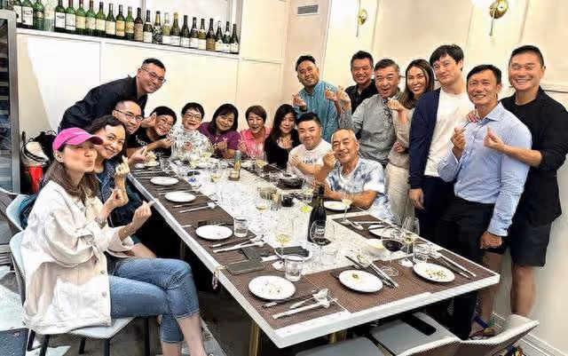 香港知名男主持與丈夫慶祝結婚六周年,因家族遺傳兩度確診患癌