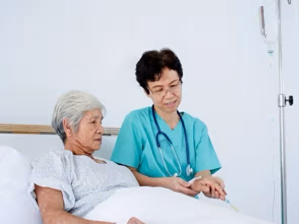 癱瘓婆婆點名要二兒媳伺候，二兒媳：你當年說過老了不指望我的！