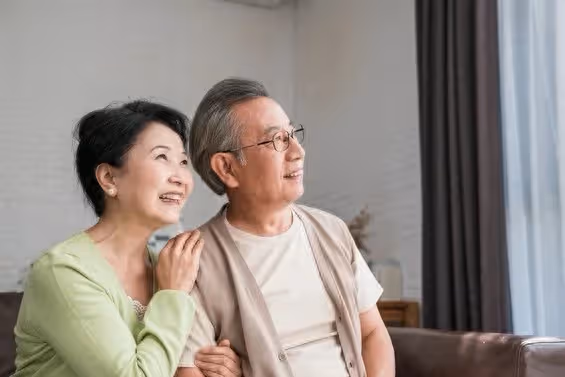 我在兒子家做帶薪保姆8年,兒媳一句話,我和老伴打算離開