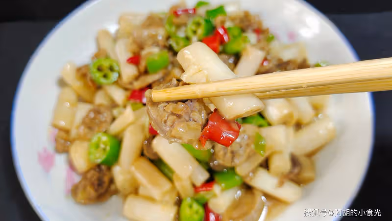 蓮藕和它完美一對!隨手炒一盤,一盤都是脆、滿口都是嫩,沒三碗飯不過癮