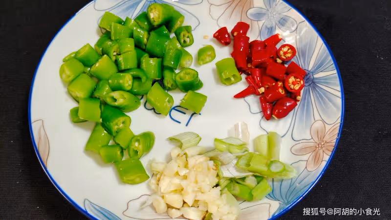 蓮藕和它完美一對!隨手炒一盤,一盤都是脆、滿口都是嫩,沒三碗飯不過癮