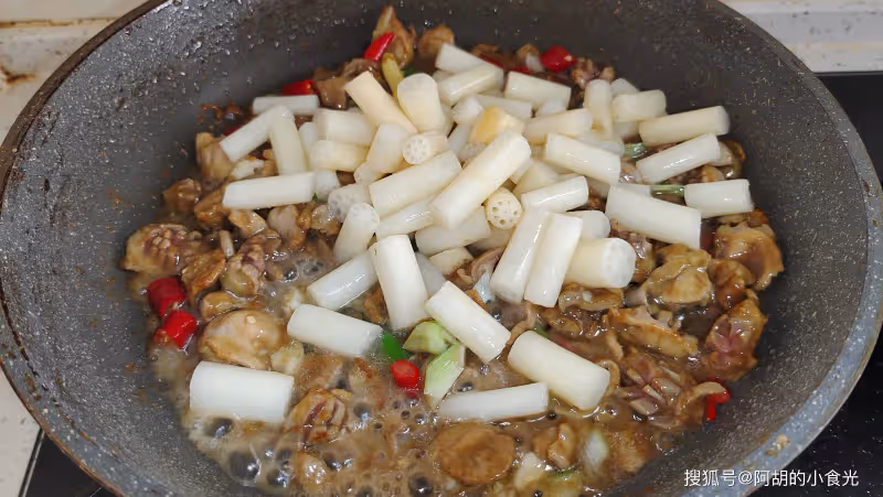 蓮藕和它完美一對!隨手炒一盤,一盤都是脆、滿口都是嫩,沒三碗飯不過癮