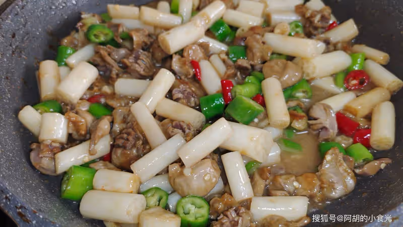蓮藕和它完美一對!隨手炒一盤,一盤都是脆、滿口都是嫩,沒三碗飯不過癮